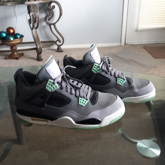 Jordan Retro 4 - Picture 1 of 6